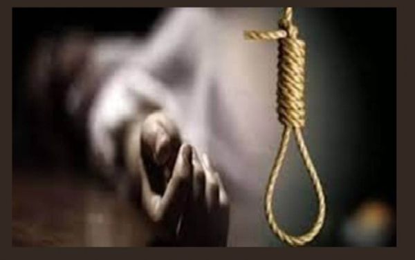 नाबालिक ने फांसी लगाकर  की आत्महत्या