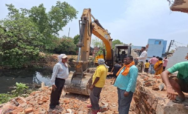 तेल्हा नाला के साथ ही अन्य छोटे-बड़े नालो का गहरीकरण एवं चैड़ीकरण का कार्य शीध्रता से जारी
