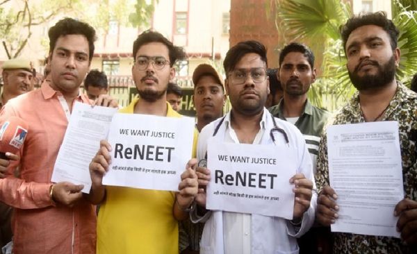 नीट' की काउंसलिंग रोकने और एनटीए की पूरी प्रक्रिया की एसआईटी से जांच कराने की मांग