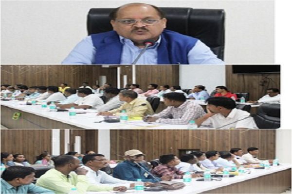  कलेक्टर ने ली ,पोर्टाकेबिन, आश्रम एवं आवासीय संस्थाओं के अधीक्षकों की बैठक