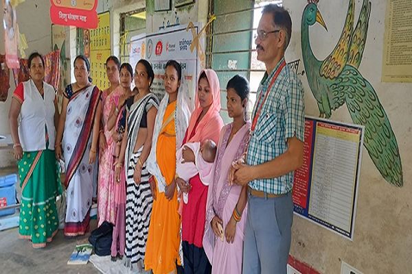 आंगनवाड़ी केन्द्र पटेल पारा ग्रामपंचायत केरता में नि-क्षय दिवस का आयोजन कर गर्भवती और शिशुवती महिलाओं को क्षयरोग की जानकारी दी