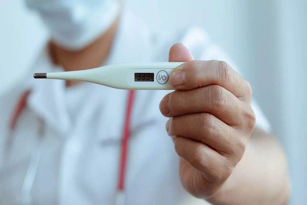 वायरल फीवर का प्रकोप, अस्पतालों में सदी-बुखार के मरीजों की उमड़ी भीड़