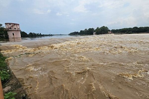 तांदुला नदी, खरखरा नदी व शिवनाथ के अन्य सहायक नालों में जल स्तर बढ़ा रहा है