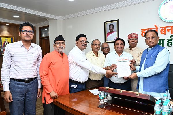 राज्य में कर्मचारियों और पेंशनरों हेतु डीए /डीआर के आदेश जल्दी होंगे  मुख्यमंत्री ने आश्वस्त किया 