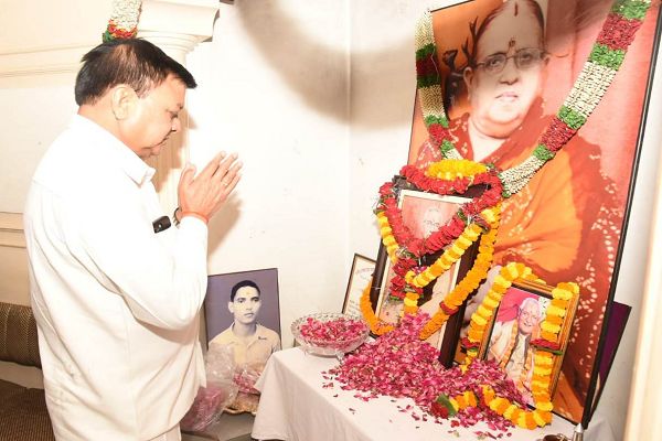 उद्योग मंत्री श्री देवांगन और कृषि मंत्री श्री नेताम ने स्व. श्याम जी पाण्डे को दी श्रद्धांजलि