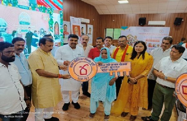 प्रधानमंत्री आवास योजना के लाभार्थियों का हुआ गृह प्रवेश