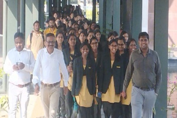 प्रयास आवासीय विद्यालय की छात्राओं को कराया गया आईआईटी भिलाई का शैक्षणिक भ्रमण