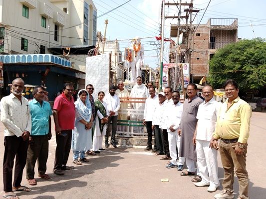 गांधी जी सत्य और अहिंसा के बल से देश आजाद हुआ