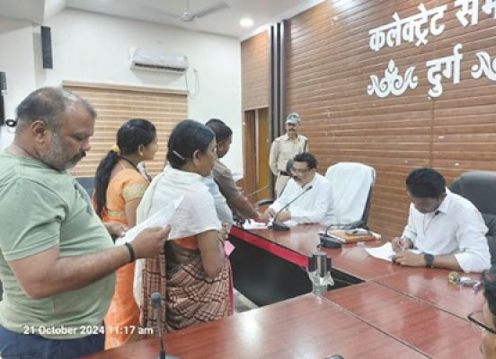 अपर कलेक्टर ने जनदर्शन में सुनी जनसामान्य की समस्याएं एवं शिकायतें