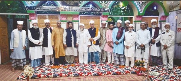 हजरत रूमी शाह बाबा के उर्स पाक में सजी मुशायरे की बज़्म