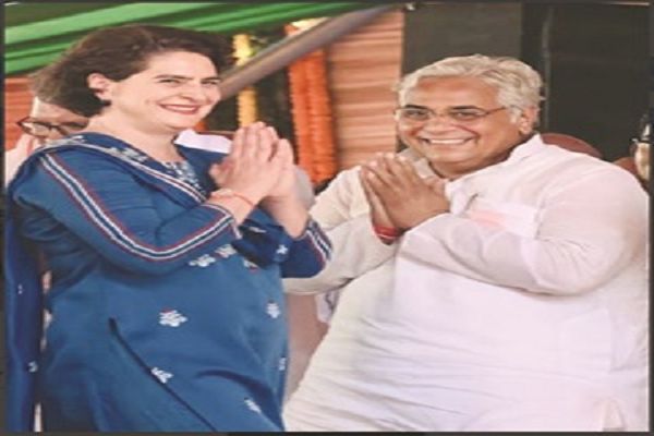 वायनाड से प्रियंका गांधी ने भरा नामांकन, वोरा बोले देश की आवाज़ को मिलेगा नया नेतृत्व