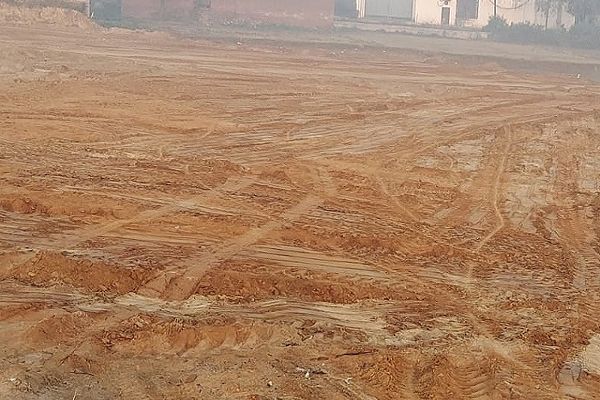 शराब कारोबारी ने तालाब को बनाया मैदान, एसडीएम ने ठोका 25 हजार का जुर्माना...