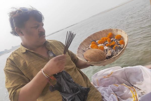 बिलासपुर में मोहल्ले वासियों ने निभाया इंसानियत का फर्ज,सामूहिक रूप से मिल किया बुजुर्ग का अंतिम संस्कार