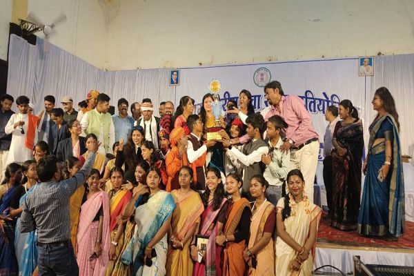 संभाग स्तरीय युवा संसद प्रतियोगिता में कोंडागांव जिला प्रथम