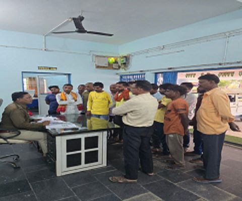 यातायात जागरूकता : नशे में गाड़ी नहीं चलाने की दी गई समझाइश, 150 से अधिक बिना नंबर प्लेट वाहनों पर लिखवाया गया रजिस्ट्रेशन नंबर