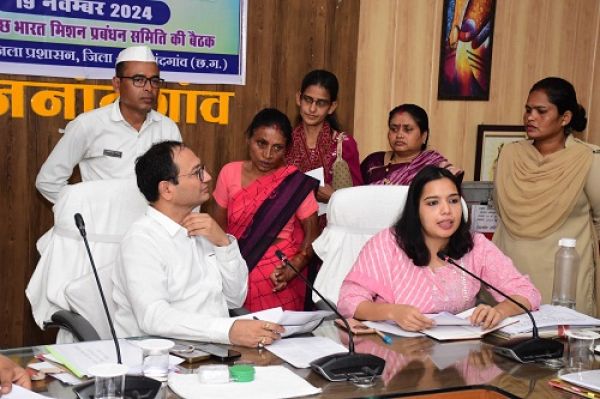 कलेक्टर ने जनदर्शन में संवेदनशीलता पूर्वक सुनी नागरिकों की समस्याएं