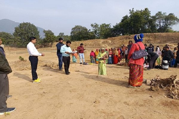 सीईओ जिला पंचायत ने मनरेगा के कार्यों का किया निरीक्षण