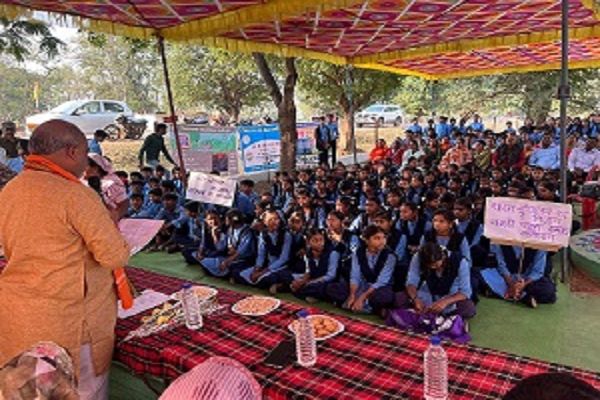 अमृत सरोवर स्थल पर मनाया गया संविधान दिवस