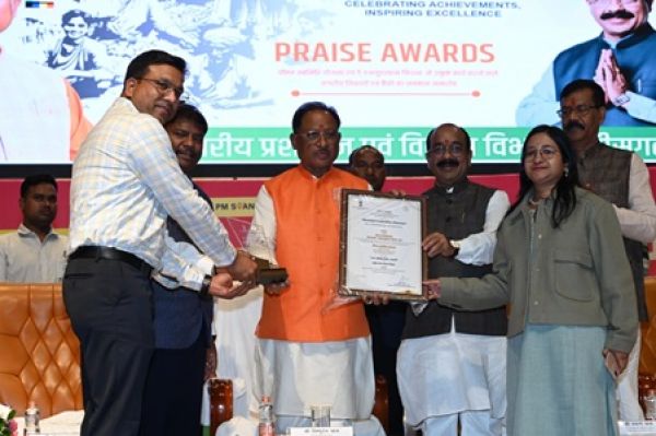 पीएम स्वनिधि योजना में उत्कृष्ट कार्य के लिए नगरनिगम धमतरी को मुख्यमंत्री के हाथों मिला पुरस्कार,