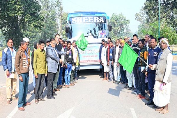 36 मत्स्यपालक किसान अध्ययन भ्रमण के लिए हुए रवाना