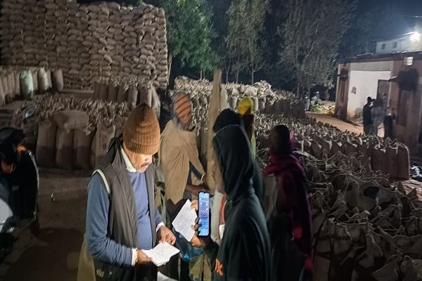 जिले के सभी धान खरीदी केंद्र की नियमित की जा रही है निगरानी
