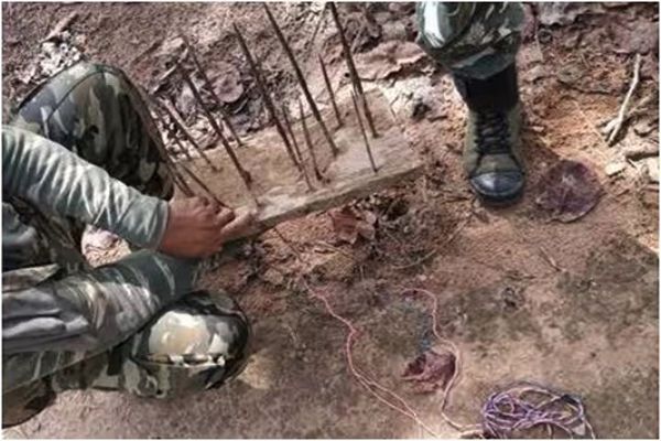 स्पाइक होल के चपेट में आकर घायल हुआ जवान