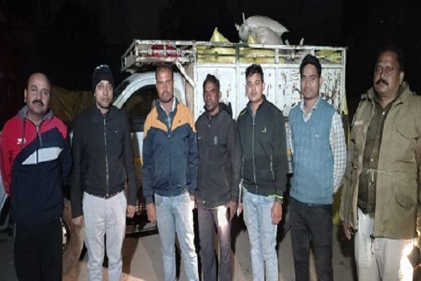 वाहन सहित 58 बोरी धान जप्त