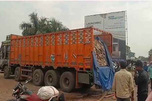 गाय की खाल से भरा ट्रक पकड़ाया, ड्राइवर सहित दो गिरफ्तार&hellip;