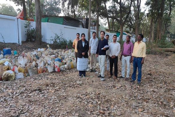 गरियाबंद न्यायालय परिसर में नष्ट की गई 11 हजार लीटर अवैध शराब