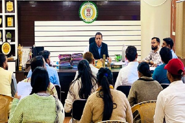  सीईओ ने की पंचायत एवं ग्रामीण विकास विभाग अंतर्गत संचालित योजनाओं की समीक्षा