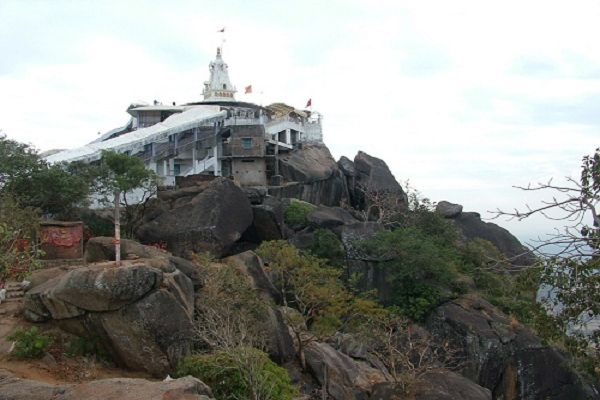 धार्मिक पर्यटन : शक्तिरूपा मां बम्लेश्वरी का प्रसिद्ध मंदिर श्रद्धालुओं की आस्था का केन्द्र