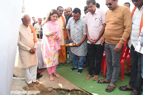  इंदौरी, पांडातराई व पंडरिया में विधायक भावना ने किया ढाई करोड़ के विकास कार्यों का भूमिपूजन