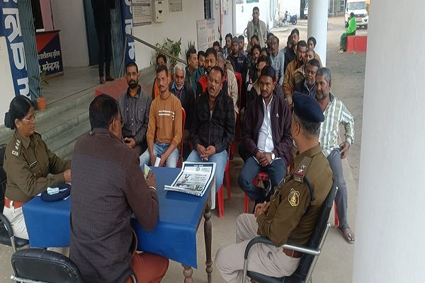 राष्ट्रीय सड़क सुरक्षा माह के अवसर पर जिले में वाहन चालकों को किया गया जागरूक