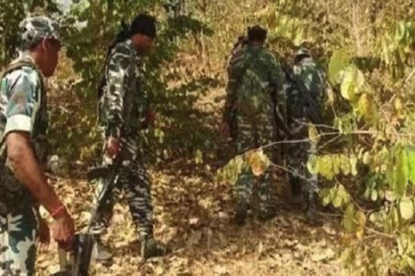  बीजापुर में 4 नक्सली ढेर, जारी है मुठभेड़...