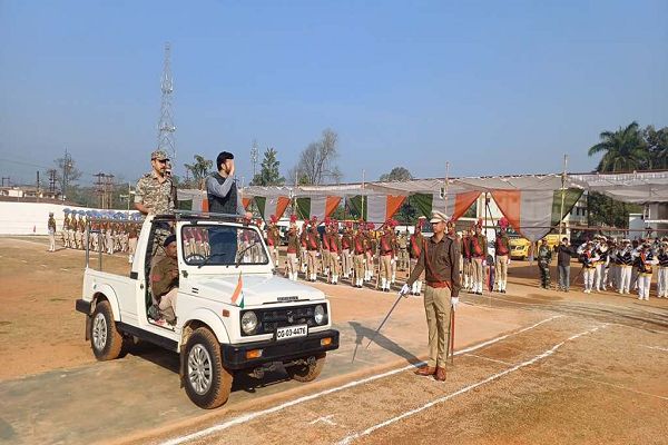 जवानों और स्कूली छात्र-छात्राओं ने उत्साहपूर्वक मार्चपास्ट में लिया हिस्सा
