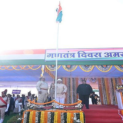 गरियाबंद में सांसद पाण्डेय ने ध्वजारोहण कर ली परेड की सलामी