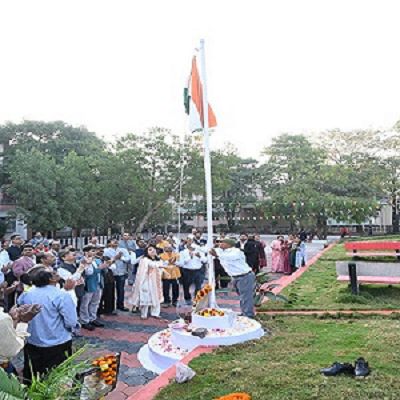  सीईओ जिला पंचायत ने किया ध्वजारोहण