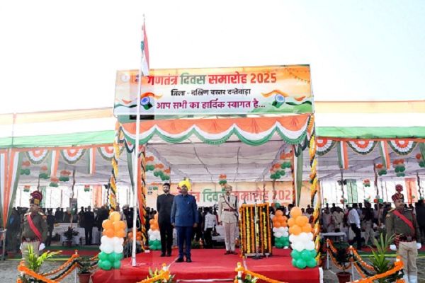 हायर सेकेंडरी स्कूल खेल मैदान में संपन्न हुआ गणतंत्र दिवस