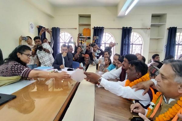 भाजपा से चंद्रप्रकाश सहित 27 वार्डों के प्रत्याशियों ने भरा नामंकन