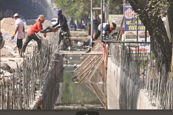 नाले का पानी बिना डायवर्ट किये अच्छे ढंग से निर्माण नहीं किया जा सकता