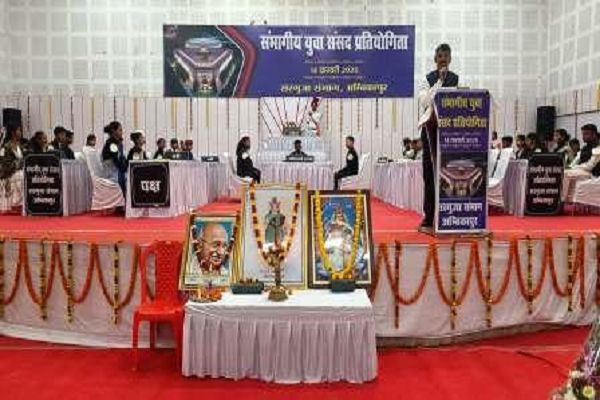 छात्रों ने संसदीय बहस, चर्चा और निर्णय लेने की प्रक्रिया को जीवंत तरीके से दर्शाया