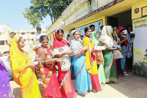 पंचायत चुनाव : सोनहत विकासखण्ड में अब-तक 37 प्रतिशत मतदान