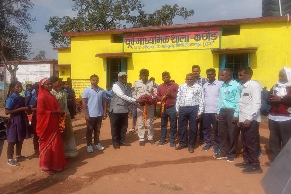 ग्रामीणों ने गर्मजोशी के साथ किया मतदान दलों का स्वागत