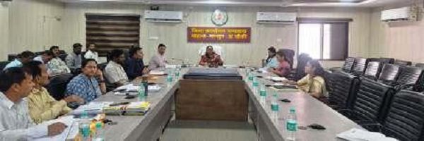 हितग्राही मूलक योजनाओं से पात्र लोगों को लाभान्वित करें : कलेक्टर