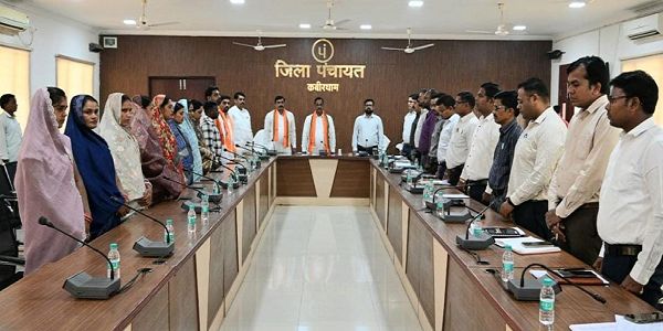 नव निर्वाचित अध्यक्ष, उपाध्यक्ष व सदस्यों ने पदभार ग्रहण किया