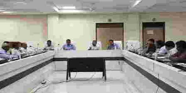 कलेक्टर ने बैठक में योजनाओं के प्रभावी क्रियान्वयन के दिए निर्देश