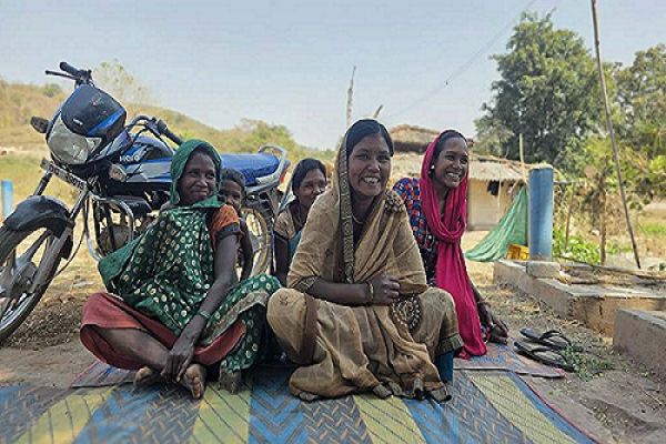 सरकार की योजनाओं से पहाड़ी कोरवा महिलाएं हो रही आत्मनिर्भर