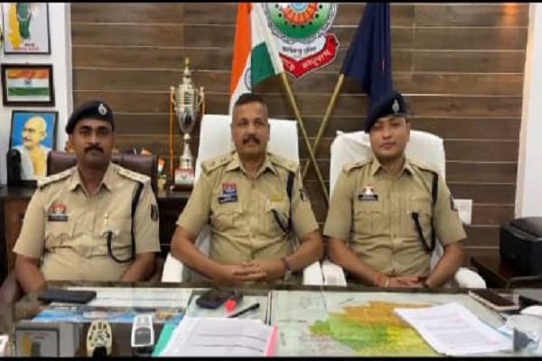 कबीरधाम पुलिस की बड़ी कार्यवाही सरकारी: कर्मचारियों को ब्लैकमेल कर अवैध उगाही करने वाले कथित पत्रकारों के गिरोह का पर्दाफाश  