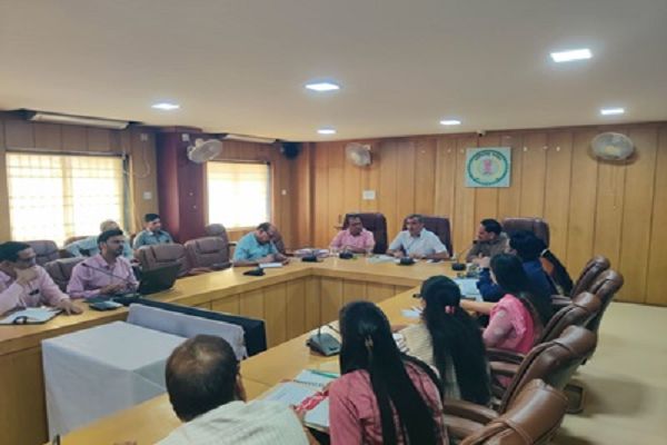 कलेक्टर ने ली समय सीमा की बैठक