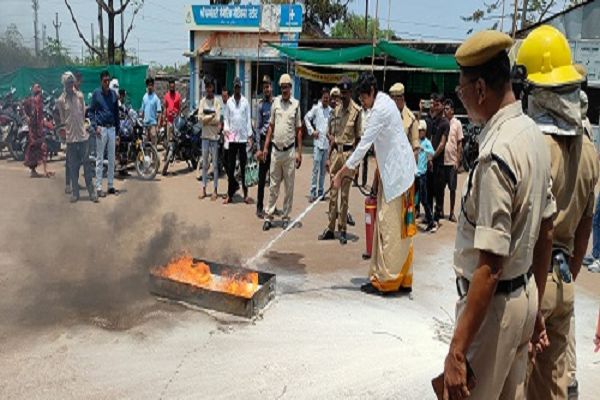 अपर कलेक्टर ने दिखाई जागरूकता रैली को हरी झंडी